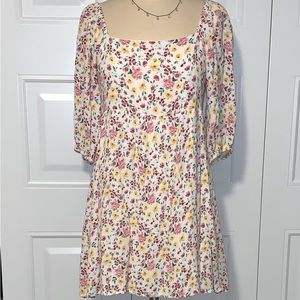 Mi Ami Floral dress Size S 💕
